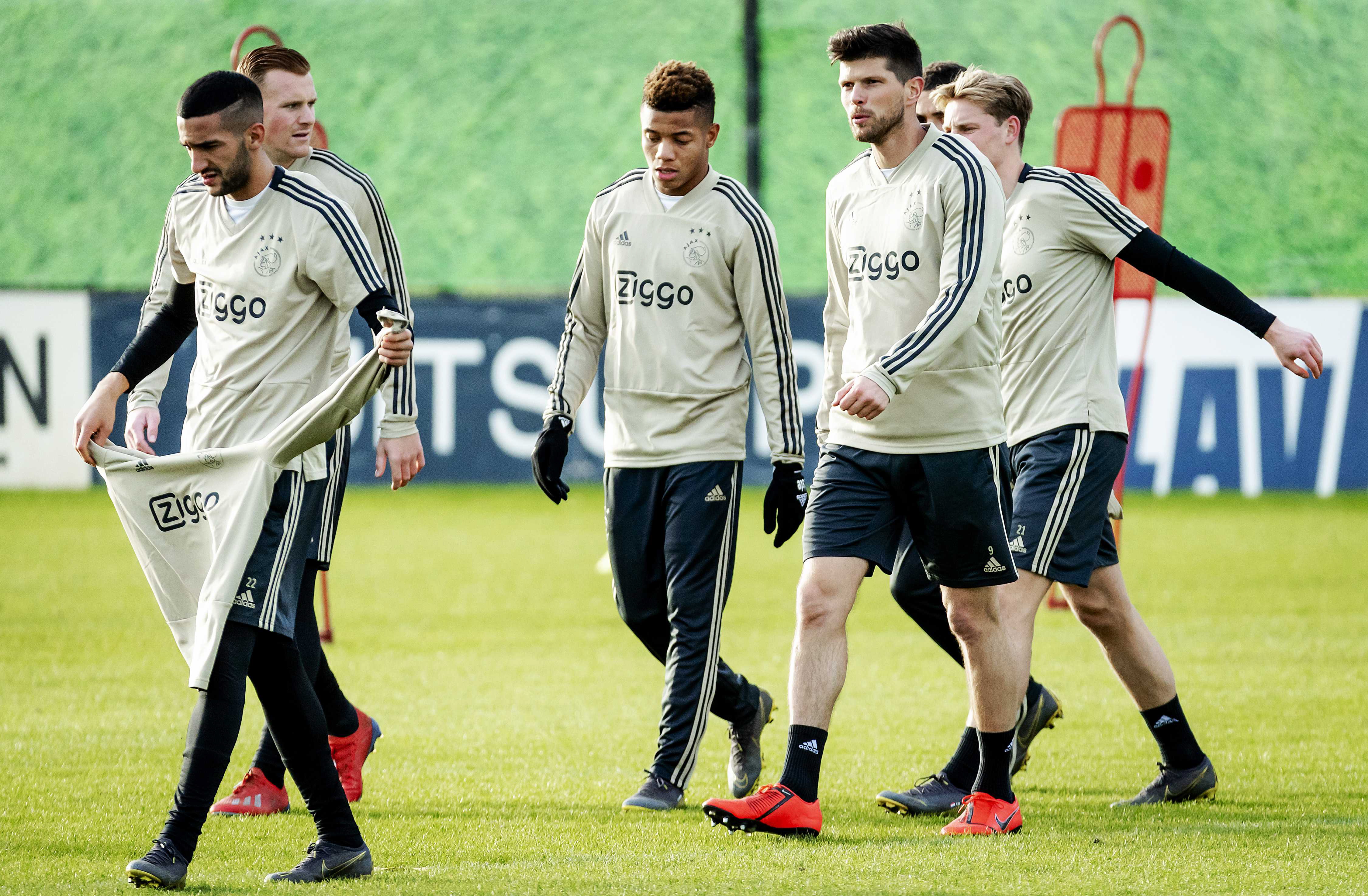  赛后阿贾克斯备战西甲，手感冰凉细节曝光，震撼外界，资深球员宣示担当