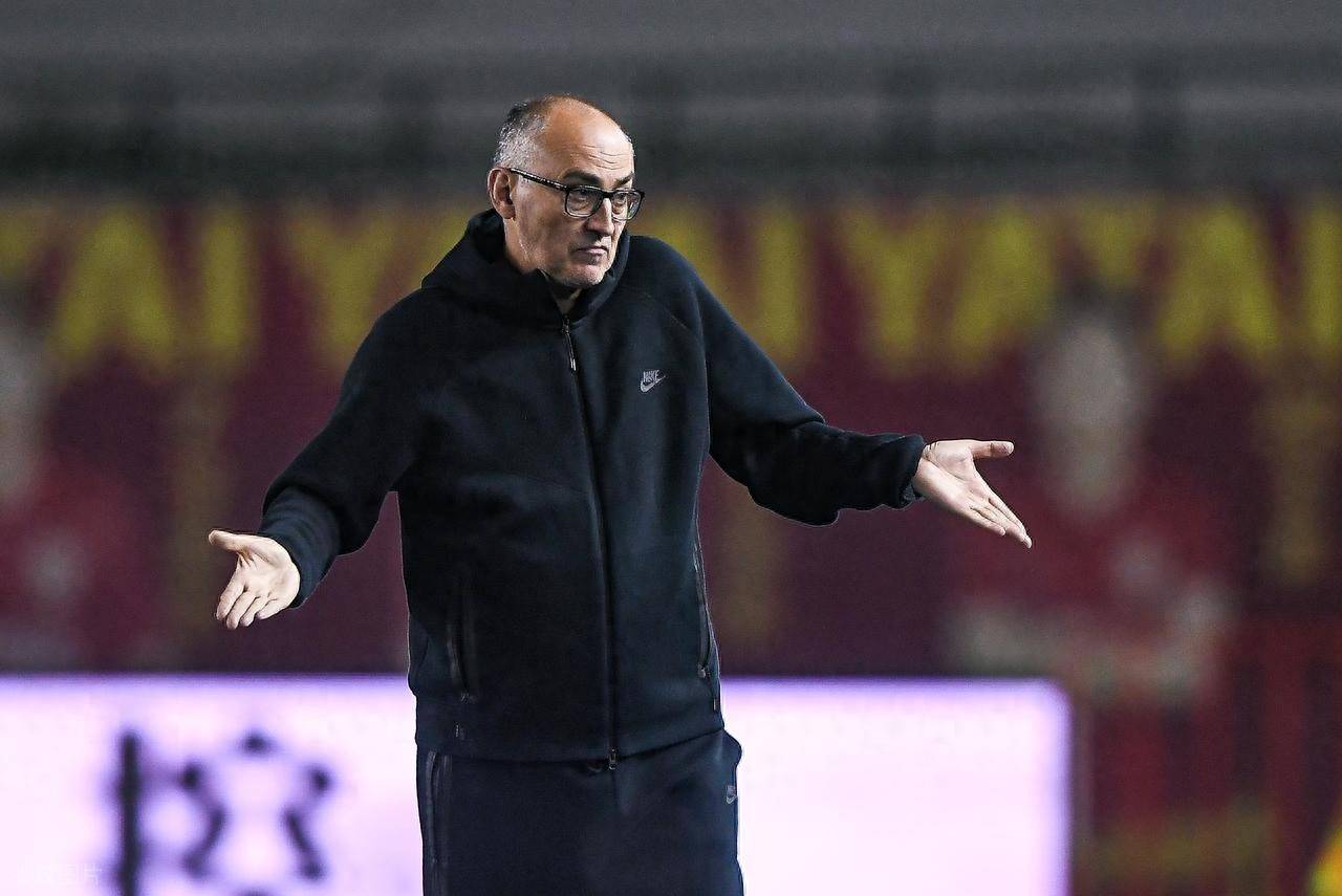 关于成都蓉城发布备战花絮；转会期内部沟通；CBA季后赛任务艰巨；临场指挥获称赞的信息