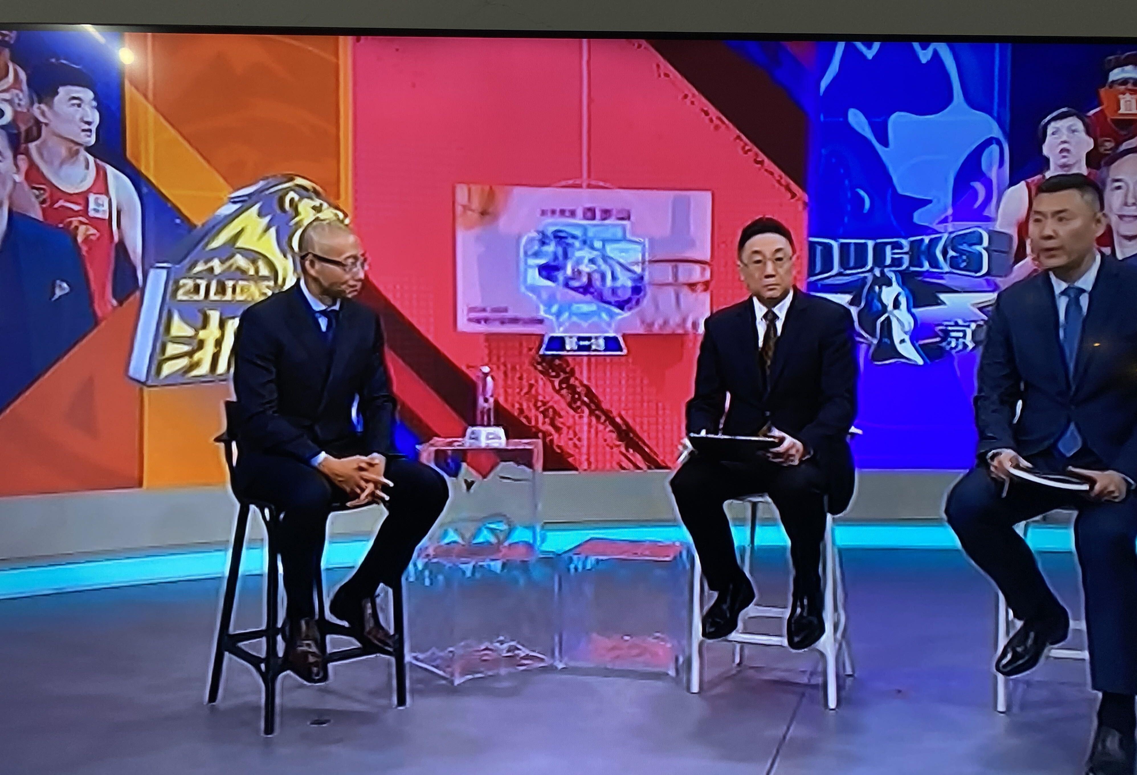 孙颖莎赛前训练好认真 孙颖莎赛前训练好认真