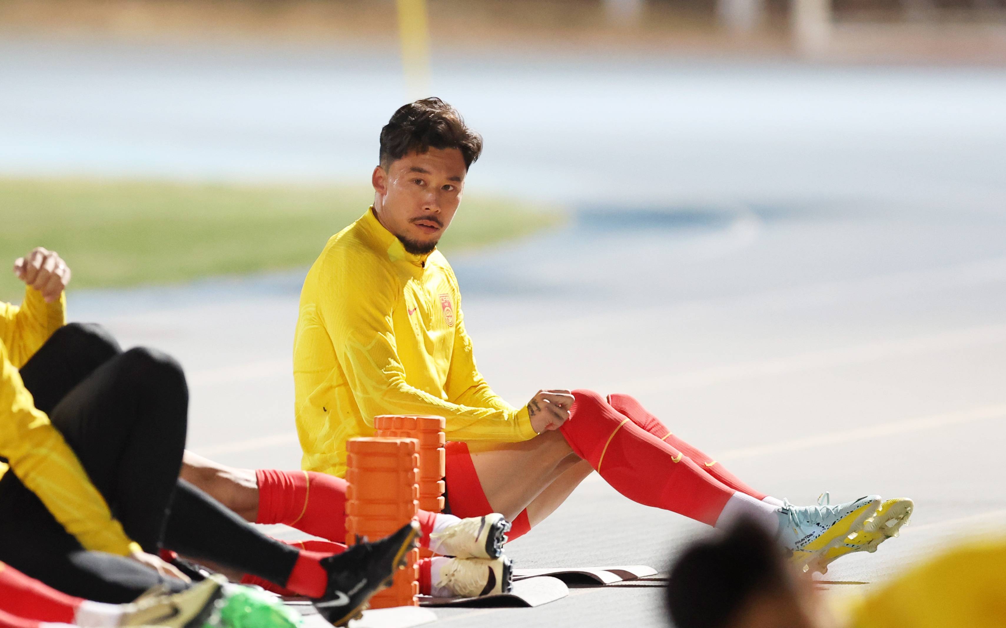 包含今晚那不勒斯调整名单以备法国杯，防线松动环节打磨，态度坚定，阵容厚度经受考验的词条