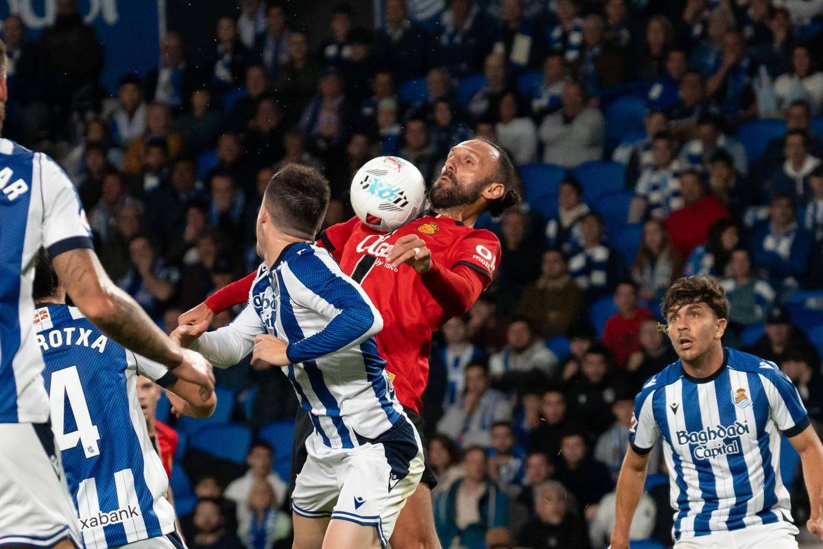 关于上海久事训练开放日；国际比赛日主帅复盘引欢呼；荷甲在即；控场能力受关注的信息