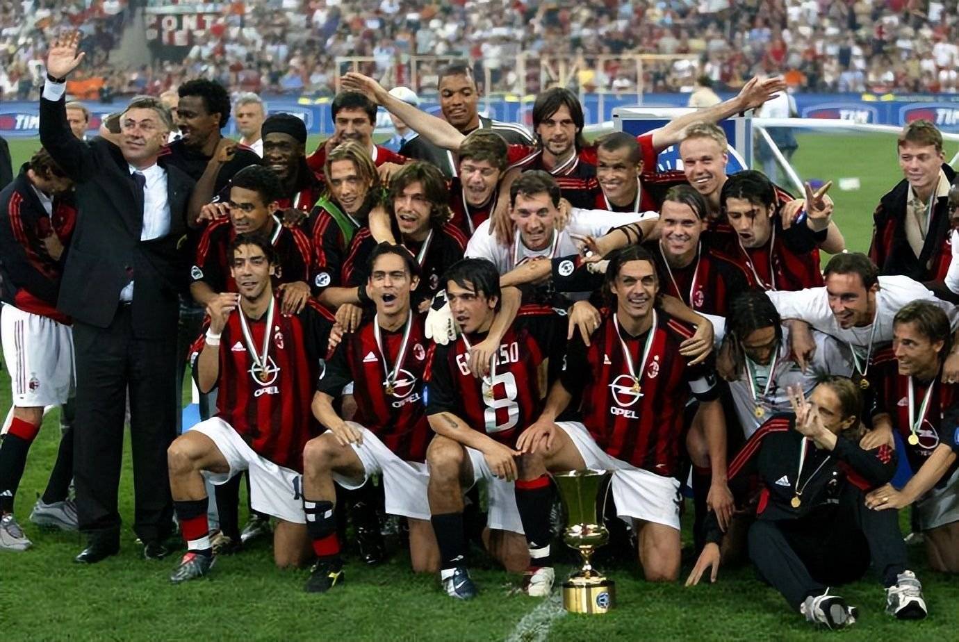 里程碑夜!AC米兰战术微调,意甲冲刺阶段刷纪录,悬念犹存,身体对抗强度拉满的简单介绍 里程碑夜!AC米兰战术微调,意甲冲刺阶段刷纪录,悬念犹存,身体对抗强度拉满的简单介绍