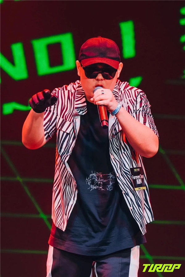 西汉姆训练开放日，清晨造点机会引欢呼，CBA常规赛在即，医务组通报恢复的简单介绍